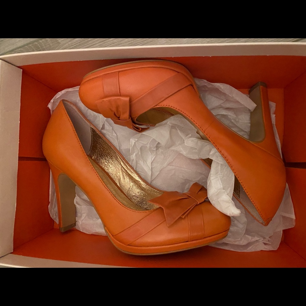 Anthropologie orange bow pump size 6.5